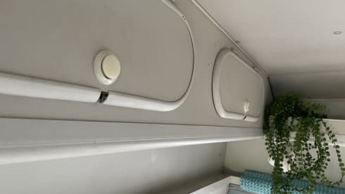 Blauwe Kiwi (VW LT28) – Rent a Volkswagen LT classic retro camper for unprecedented adventures!