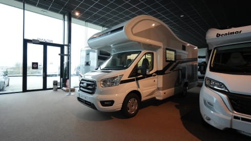  Ford Glamys 322 (Model 2025) for 6 persons