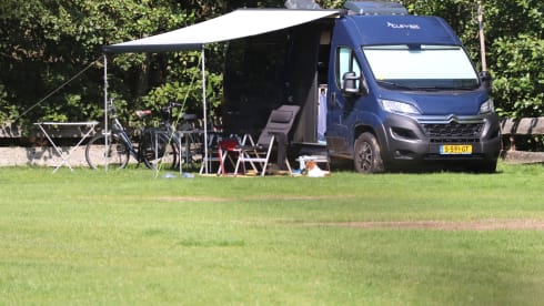 Frits – Frits: Comfortabele, complete camper voor 2 personen (en 1 hond)