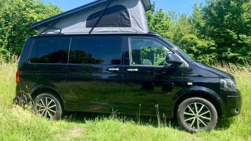 Complete and luxurious VW Multivan with WIDE BED