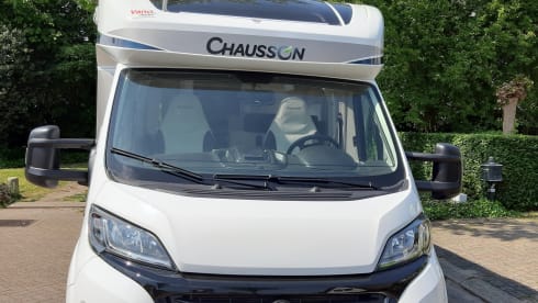 Cozy, modern, neat motorhome with queen bed