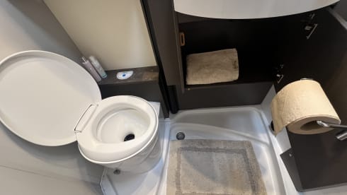 RV Camper – Nieuwe, luxueus ingerichte 4-persoonscamper