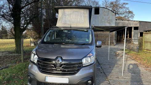 Ronnie Renault – 4 berth Renault Trafic campervan from 2017