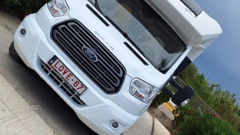LOVE-67  – 5p Ford semi-integrated uit 2018