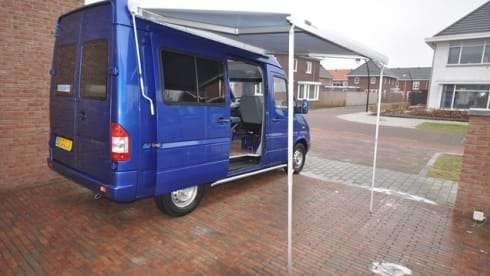 Type 6 – Nice hip bus camper with fixed bed