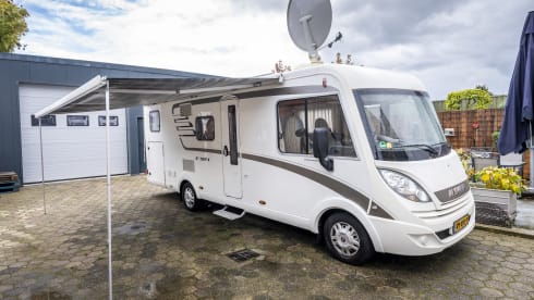 Happy Hymer family camper (automatic) for 4 people B driving license