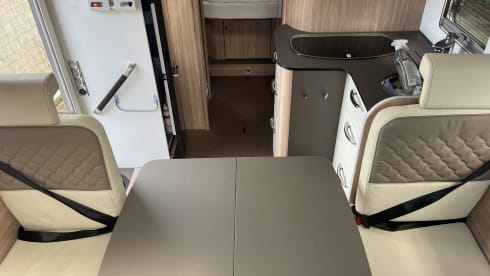 Burstner Lxeo 736 4-person
