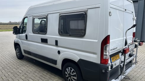 2p Peugeot bus uit 2010