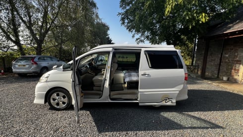 The Borderless Reiver – 3 (+ 1 small child) berth Toyota campervan from 2007