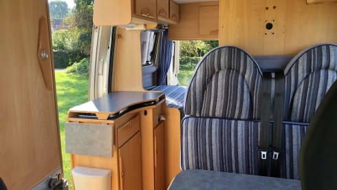 Compact and cozy camper 