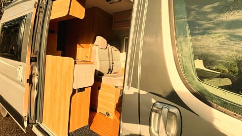 Onze Pössl :-) – Buscamper (2020) with bicycle rack, bedding and linen etc.
