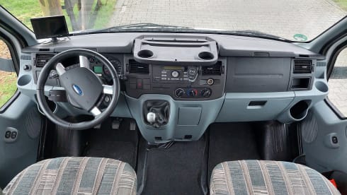 Campie  – Spacious 5p camper with XXL garage 
