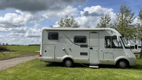 Hymer B-514 integral