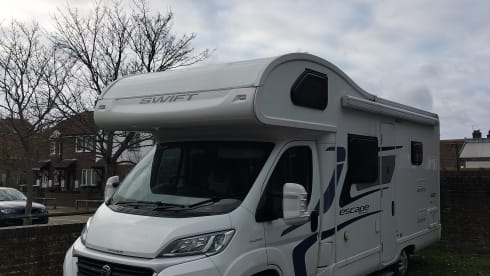 6 berth Swift escape 696 .    