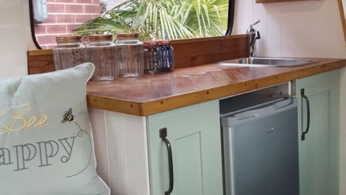 BETTY BOXER – BETTY - PEUGEOT BOXER XLWB - Quirky converted campervan 