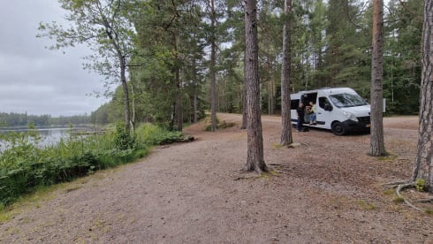 Oos Böske – Oos Böske – Buscamper 2/3 person Renault Master (2 x length bed!)