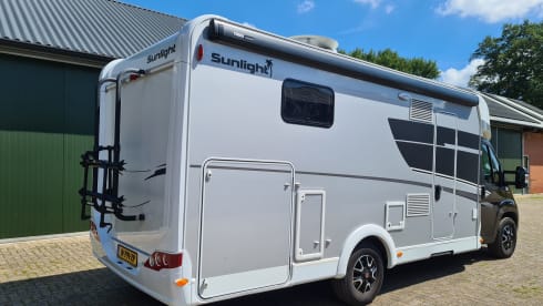 Beautiful Sunlight T68 Adventure Edition AUTOMATIC with spacious single beds.