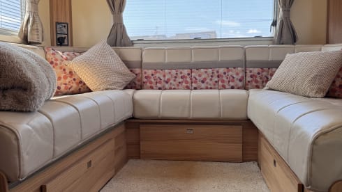 Mitzy  – 6 berth Bailey Autograph Motorhome 