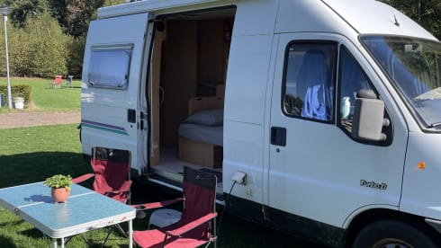 Oude dame – 2p Adria Mobil bus uit 1997