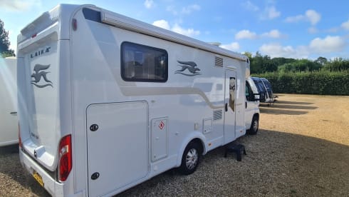 Beatrix – 2021  Laika Kosmo 509 4 berth coach built semi-integrated