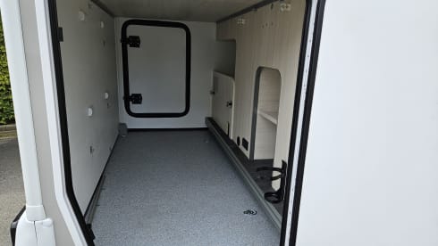 GLV50J – Luxury Modern 4-person Challenger 337GA Graphite ultimate