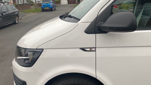 WILFY – 4 berth Volkswagen bus from 2016