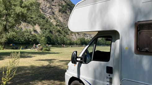 6-person family camper with very wide bunk beds, spacious alcove and air conditioning