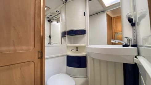 Happy Glamper – VERY SPACIOUS HYMER 644 CAMP, ALCOVE 6 PERSON XXL GARAGE