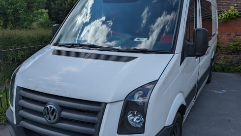 Vanessa – Cozy, well kitted van with a full size double bed