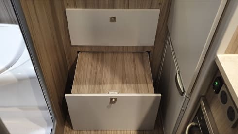 RENTACAMPA  – 2 BERTH FULLY SELF CONTAINED CAMPERVAN WITH TOILET AND SHOWER 