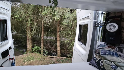 Avonturenbus – Cozy, fresh camper van, self-sufficient.