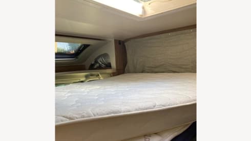 Robyn – Robyn - 6 Berth Luxury Motorhome