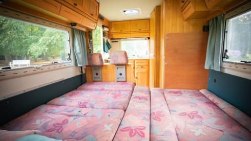 Early bird rate 2025 Lovely comfortable Hymer Camper   