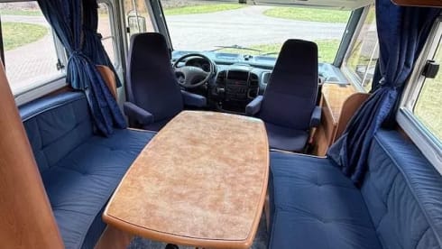 Complete spacious camper Fiat Ducato Mirage 6 persons