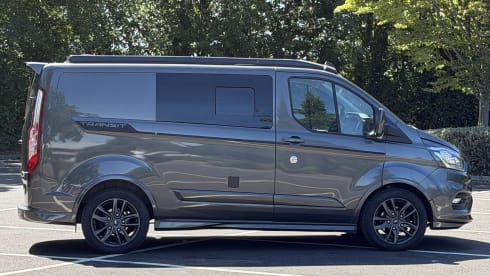 Midnight – Luxury Ford Transit Custom Pop-Top Camper | 4 Berth | Automatic