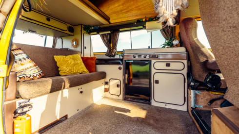 Simba – the yellow retro Volkswagen van with lifting roof