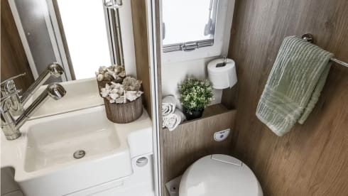 Lewis – New 2026 Roller Team 6 Berth off-grid Motorhome