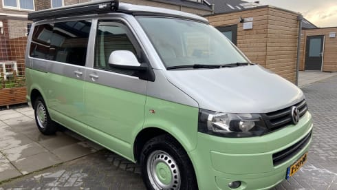 “Pomme” – 4p Volkswagen bus from 2023