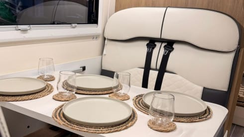 Auto-Roller 747 a 6 posti letto Roller Team dal 2023