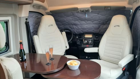New luxurious Campervan with XL bed Laika Kosmo 6.4