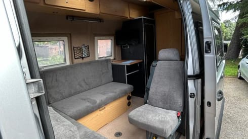 Izzy – 2 berth Renault bus from 2012