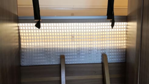 Cara  – Nice spacious alcove camper
