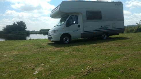 6 person family camper for rent xxl garage dinette bunk strong engine