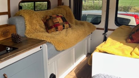 Ozzy – Stylish newly fitted 3 berth MWB camper 2016 Peugeot Boxer 