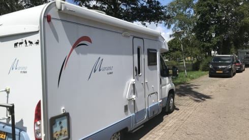 Lovely compact 2-person camper