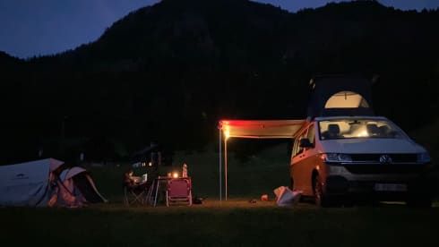 Callie – 4p Volkswagen bus uit 2022