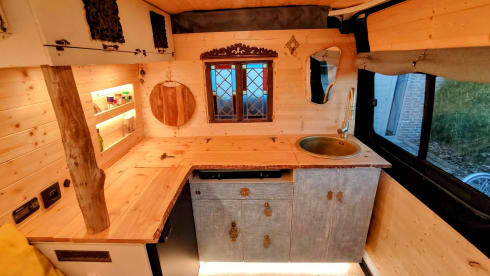 Miss Vanjie – Oriental Gypsy Wagon: Luxury Meets Adventure in Our Off-Grid Camper!