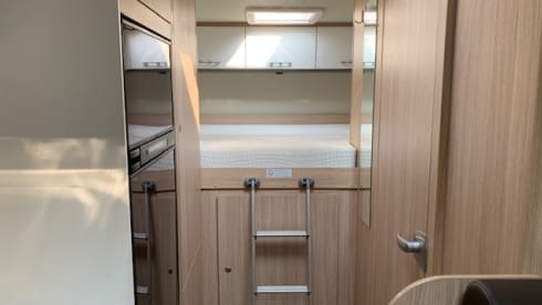 Sunny – Sunlight A70 alcove 6 person Automatic 150 HP built in 2018