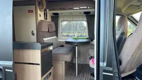 Malibu bus camper for 2 persons