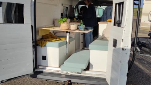 Hip self-built camper bus